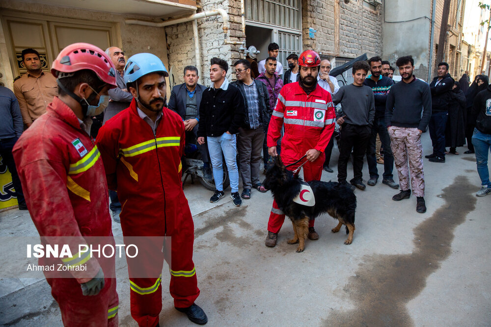 نجات جان سه نفر از زیر آوار ساختمانی در قم