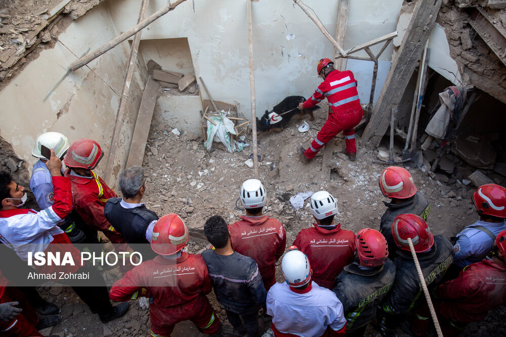 نجات جان سه نفر از زیر آوار ساختمانی در قم