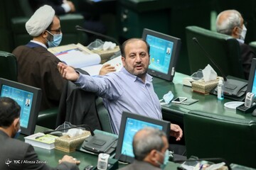 حواشی مجلس ادامه دارد/ از حقوق های  نجومی نمایندگان تا دنا پلاس و افشاگری کامران