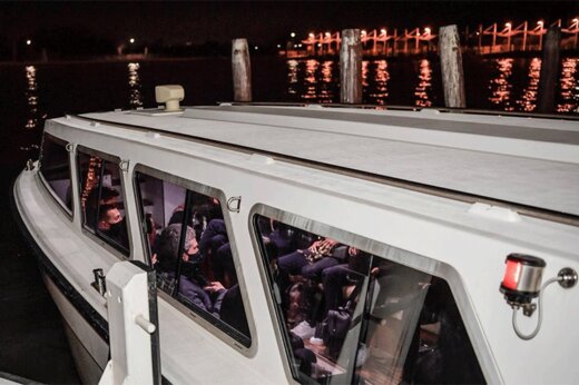 ببینید | لحظه جالب ورود تیم‌های سری آ به ونیز با قایق!