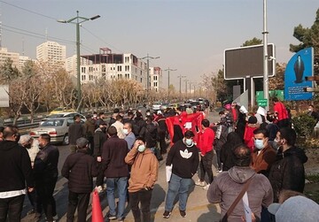 حضور صدری در جمع هواداران معترض پرسپولیس/عکس