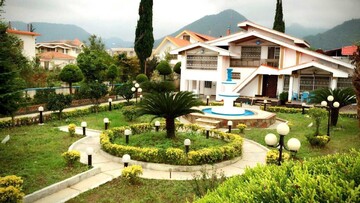 عکس | تصاویری از کاخ ویلای مجلل و جنجالی مازندران