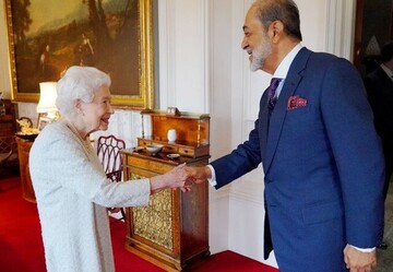 دیدار سلطان عمان با ملکه انگلیس؛ طارق نشان گرفت
