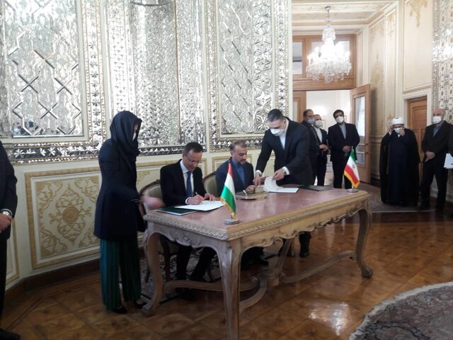 دیدار وزیران خارجه ایران و مجارستان؛ دو یادداشت تفاهم به امضا رسید