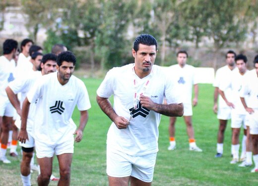 ببینید | ویدیویی جالب از حمله علی دایی به حنیف عمران‌زاده و برنامه ۹۰ در سال ۱۳۸۵