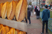 ببینید | ارائه نان ارزان و یارانه‌ای در ترکیه؛ صف‌های شلوغ در استانبول