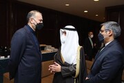 وزير الخارجية الايراني يبحث مع نظيرة الكويتي تطوير العلاقات الثنائية
