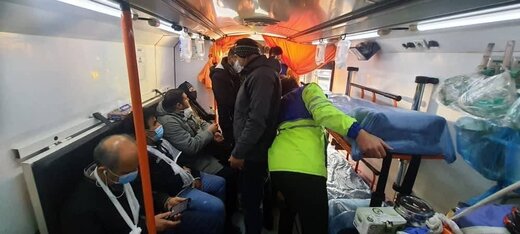 سرگردانی مسافران در محل برخورد دو قطار در متروی تهران