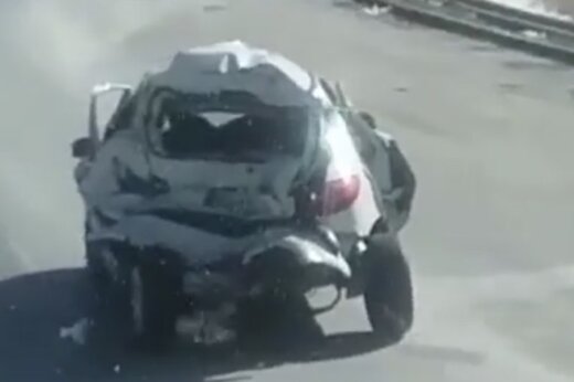 ببینید | رانندگی با پژو ۲۰۶ مچاله شده وسط اتوبان!