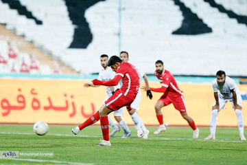 دیدار تیم های فوتبال پرسپولیس تهران و ذوب آهن اصفهان
