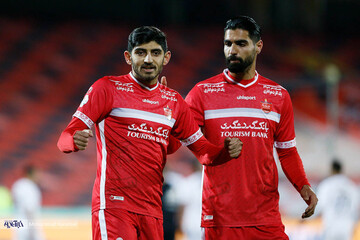 دیدار تیم های فوتبال پرسپولیس تهران و ذوب آهن اصفهان