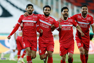 دیدار تیم های فوتبال پرسپولیس تهران و ذوب آهن اصفهان
