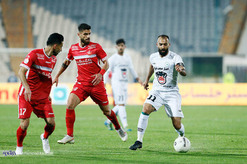 دیدار تیم های فوتبال پرسپولیس تهران و ذوب آهن اصفهان