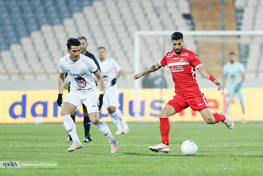 دیدار تیم های فوتبال پرسپولیس تهران و ذوب آهن اصفهان