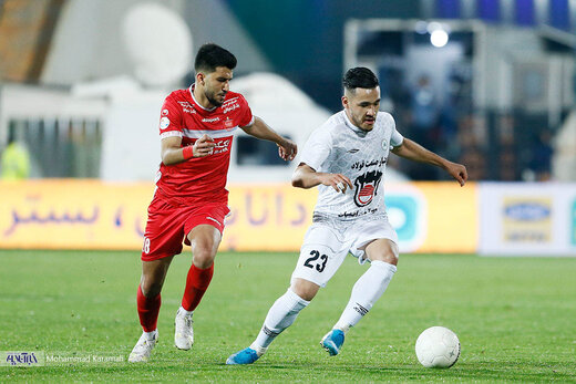 دیدار تیم های فوتبال پرسپولیس تهران و ذوب آهن اصفهان