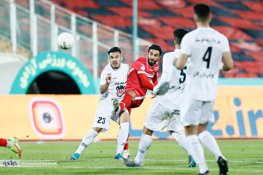 دیدار تیم های فوتبال پرسپولیس تهران و ذوب آهن اصفهان