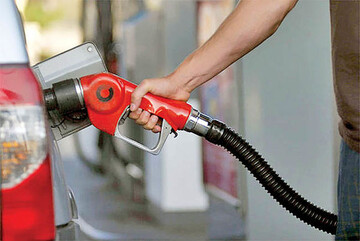 خبر یک نماینده درباره قیمت بنزین در سال آینده