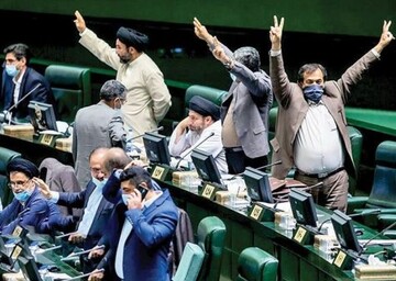 شیب انتقادات مجلس از دولت تند شده/ تذکرات از وزیران عبور کرده و به رئیسی رسیده است