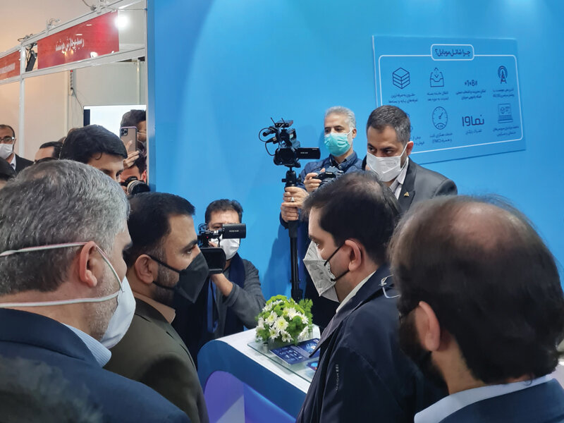 بازدید وزیر ارتباطات از محصولات و فناوری‌های جدید شاتل ‏موبایل در بیست و دومین نمایشگاه تلکام
