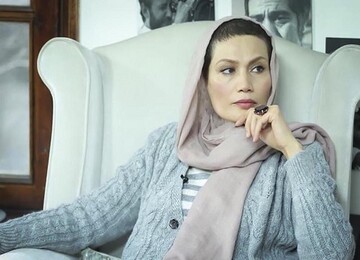 بازیگر «کاناپه» کیانوش عیاری در فرودگاه، پرواز شماره ۷۰۷/ عکس 