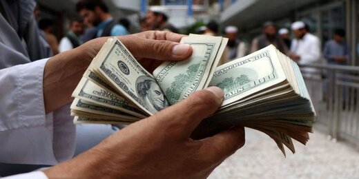 حمله به قیمت دلار از مرزها/ حباب سکه می‌ترکد؟