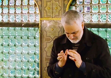 لحظه وداع سردار سلیمانی با یاران رزمنده اش + عکس