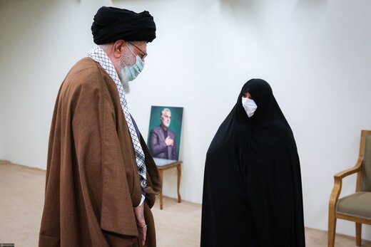 همسر سردار شهید سلیمانی در دیدار با رهبر انقلاب + عکس 