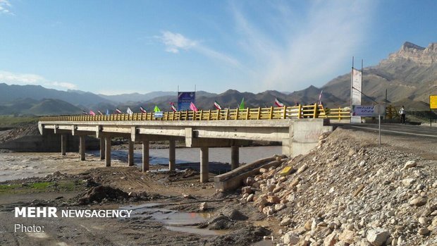 ببینید | شکسته شدن پل دوم شهر میناب در پی طغیان رودخانه