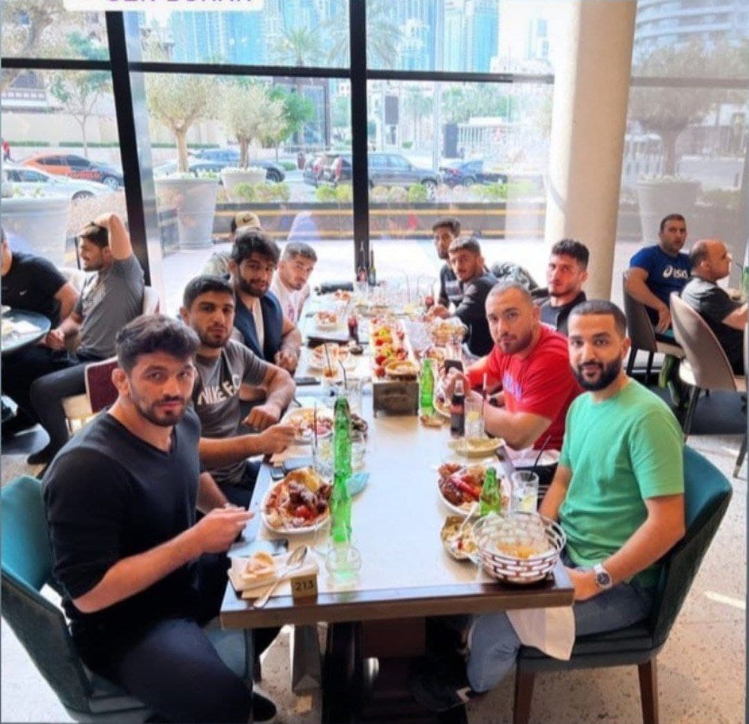 دبی‌گردی حسن یزدانی و دوستان در امارات/عکس
