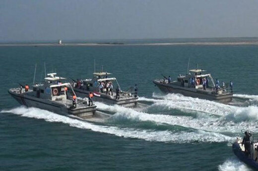 ببینید | قایق‌های تندروی نیروی دریایی انصارالله یمن با الگوبرداری از نیروی دریایی سپاه پاسداران 