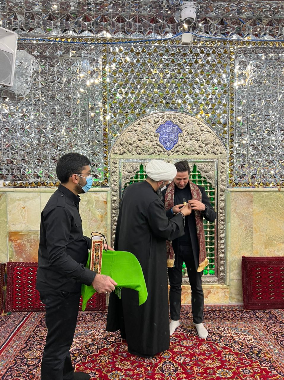 دروازه‌بان تیم‌ملی خادم حرم امام زاده صالح(ع) شد/عکس