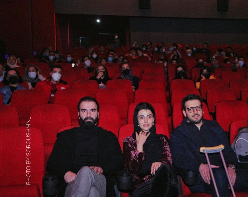 محسن قرایی، لاله مرزبان و پدرام شریفی در اکران مردمی فیلم «بی همه چیز»/ عکس 