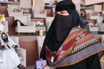 برای اولین بار عربستان سعودی؛ رژه و حضور زنان در جشنواره شتر (عکس)
