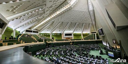 ابهام‌زدایی از ماجرای حذف ارز ۴۲۰۰ تومانی/ اقتصاد با بحران پول داغ روبه‌رو می‌شود؟