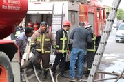 ببینید | گوشه‌ای از مشکلات آتش‌نشانان در عملیات‌های بازار تهران