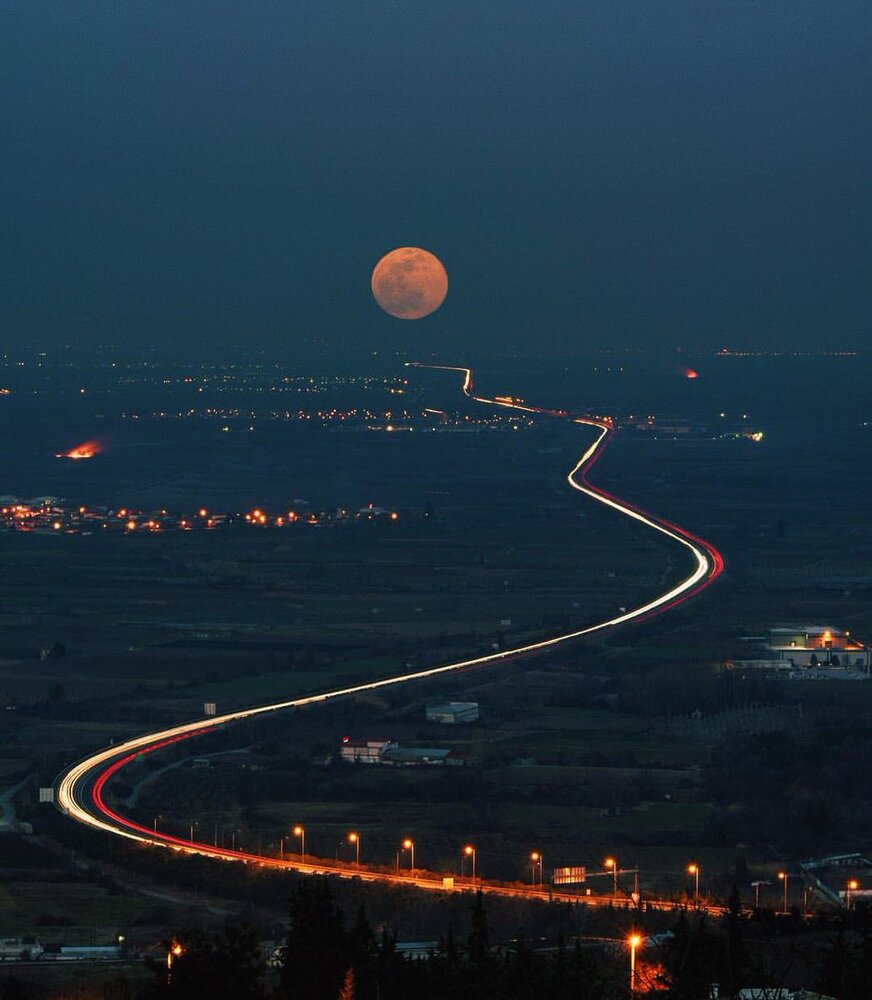 عکس | جاده‌ای اختصاصی به سمت ماه؛ جادوی عکاسی