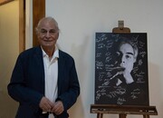 اشک‌های کارگردان بزرگِ ایران، در مراسم بزرگداشتش/ عکس