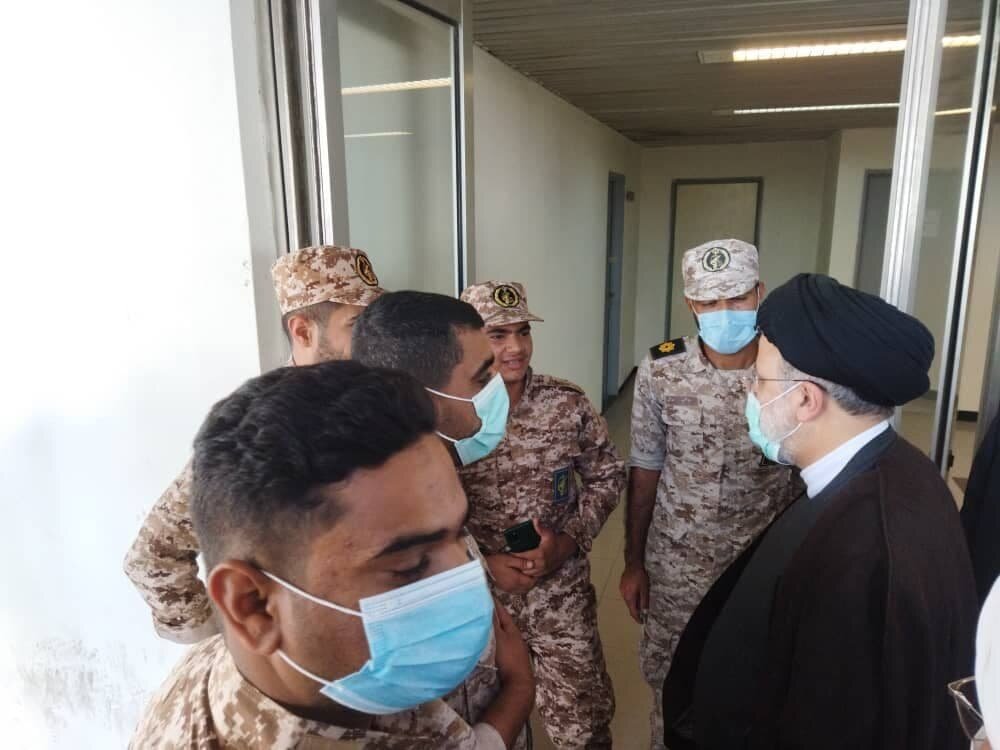 عکس | گفتگوی بی واسطه رئیس جمهور با سربازان وظیفه
