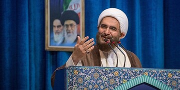 خطیب جمعه تهران : شهرک های کاخ نشینی ایجاد شده ، خار چشمان انقلاب است / صاحب خانه ها  به مستاجران سخت بگیرند ، پول شان خرج دوا و درمان می شود