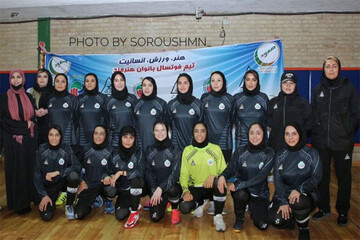 عکس | آزاده زارعی و فریبا طالبی در مسابقه فوتسال بانوان هنرمند و پیشکسوتان استان تهران