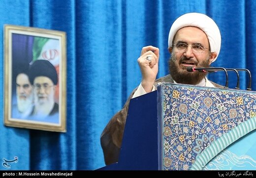 خطیب جمعه تهران: ما عجله ای نداریم / دشمن به توافق بیشتر از ما نیاز دارد / تیم مذاکره‌کننده نترسد و دشمن را  زمین‌گیر کند