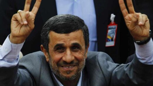 عکس یادگاری احمدی نژاد با تیم حفاظت ترکیه ای خود/ عکس