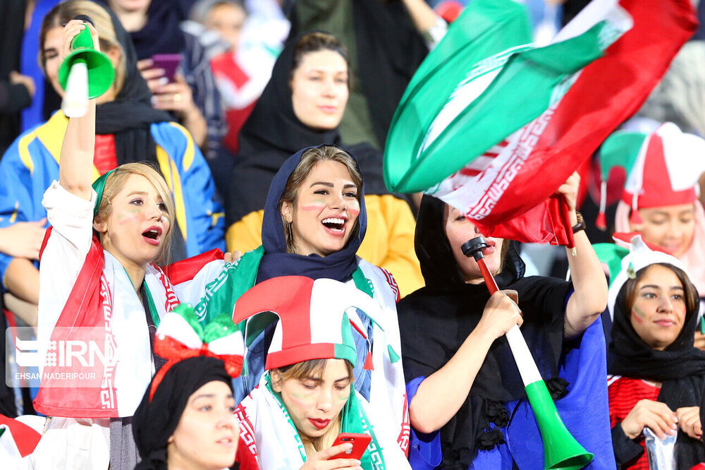 موافقت دولت با حضور ۳۰ درصدی تماشاگران در ورزشگاه‌ها / حضور زنان تماشاچی در بازی تیم ملی با عراق و امارات در انتظار اعلام تصمیم نهایی