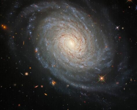 عکس جدید  تلسکوپ هابل از یک کهکشان دور/عکس
