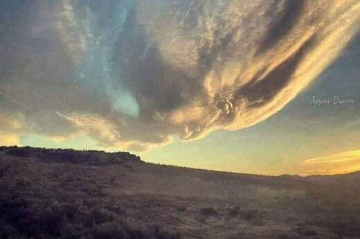 عکس | قابی حیرت‌انگیز از معجزه ابرها؛ صحبت درگوشی آسمان با زمین