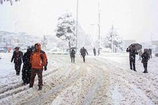 ببینید | خوشحالی مردم پیرانشهر از بارش ۷۰ سانتی‌متری برف