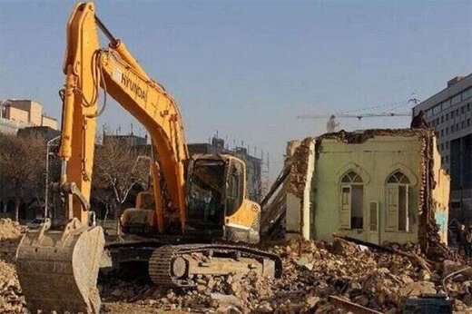 ببینید | ضجه‌های تلخ یک زن به دلیل تخریب خانه‌اش
