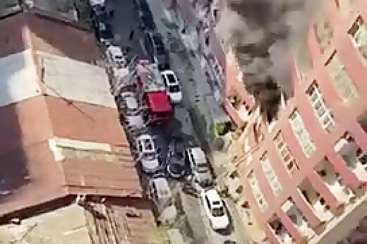 ببینید | ویدویی دلخراش از سقوط مرگبار یک شهروند در حین فرار از آتش / ۱۸+