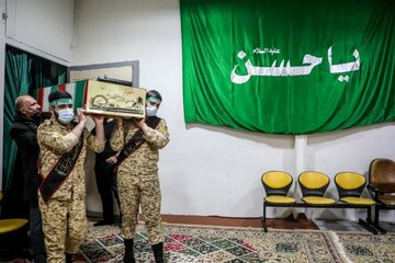 وداع مادر با پیکر فرزند شهیدش، شهید خسرو قادری قمصری