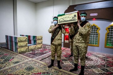 وداع مادر با پیکر فرزند شهیدش، شهید خسرو قادری قمصری